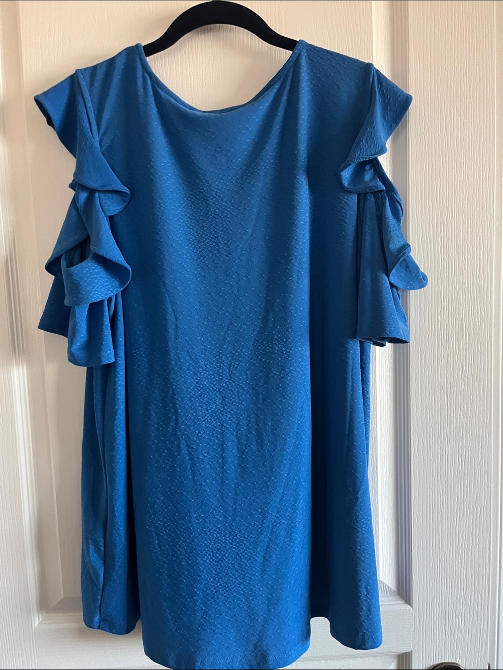 Apt. 9 Blue V-Neck Ruffle Sleeve, Cold Shoulder Top - Picture 4 of 6